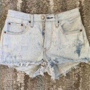 Levi’s 501 Button Fly Shorty Booty Shorts Light Wash Sz 27